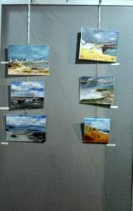 Tableaux à l'huile faits lors d'une démonstration sur "peindre la mer et le ciel à l'huile" artistes divers